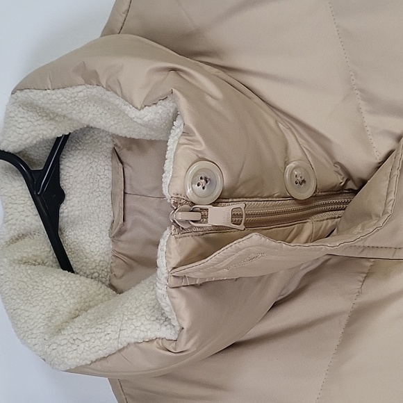 Banana Republic Down filled Puffer vest - Picture 3 of 11